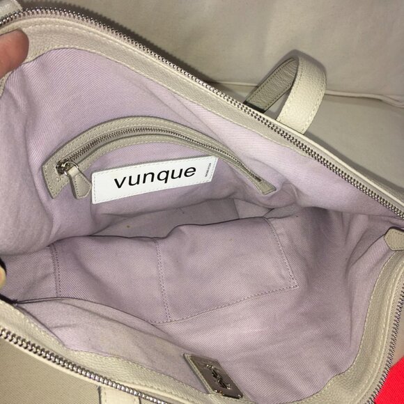 Vunque Large Pebbled Leather Light Gray Hobo W/ Strap - Picture 9 of 11